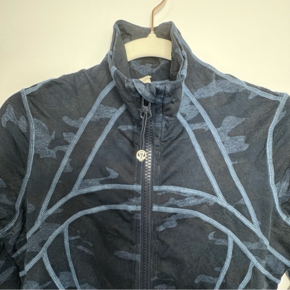 Lululemon | Define Jacket | Heathered Lotus Camo Oil Slick Blue | Sz 6 | EUC - Picture 5 of 8